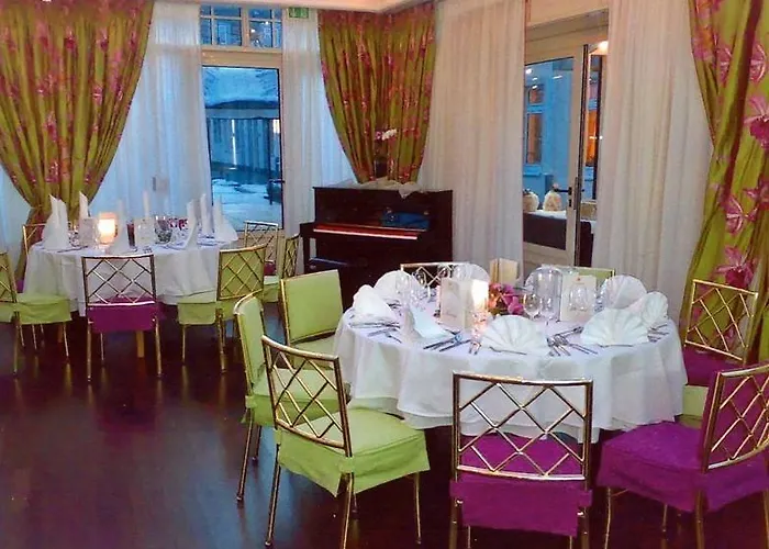 校园花园商务酒店