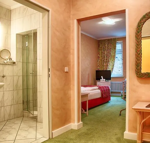 校园花园商务酒店