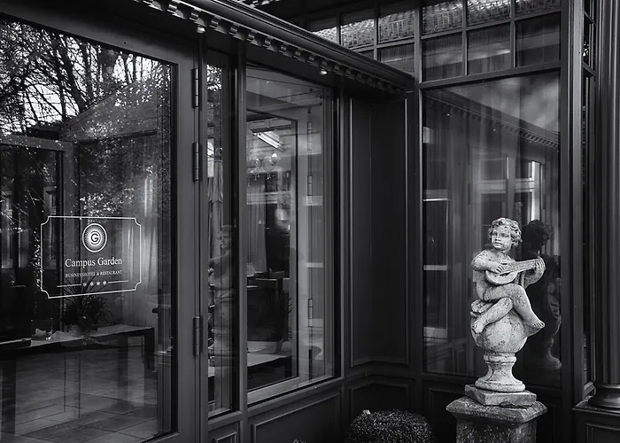 校园花园商务酒店